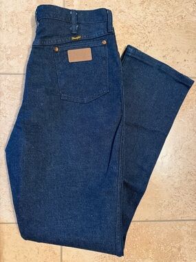 Vintage women’s wranglers Dark Blue Jeans - Classic Straight Fit size 16x34